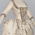 法国百年时尚：巴黎装饰艺术博物馆服饰与珠宝珍藏，1770–1910年